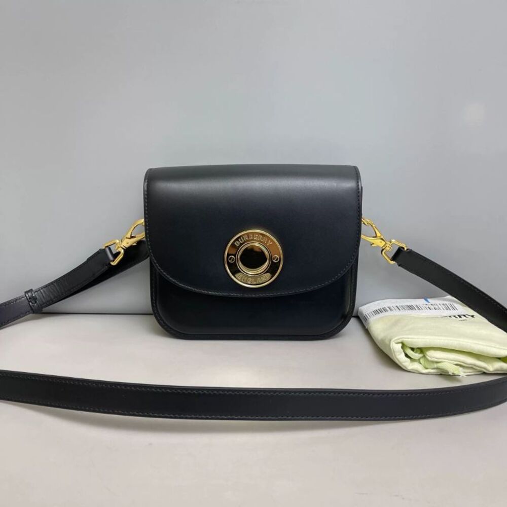 Burberry Women Pre-Loved Bag Very Good Condition